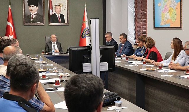 Müdür Kurt muhtarlarla toplantı düzenledi
