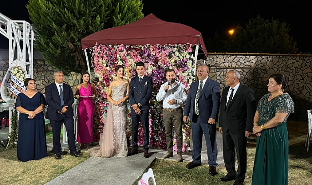 Onur Aker ve İpek Pehlivan nişanlandı