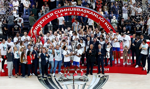 Şampiyon Anadolu Efes