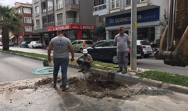 Su borusu patlağına belediye ekiplerinden hızlı müdahale