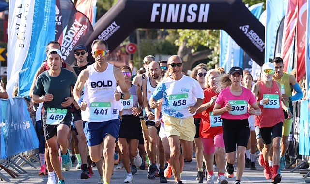 Uluslararası Ayvalık Kurtuluş Yarı Maratonu büyük bir katılımla gerçekleşti