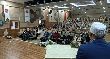 Vali Toraman, "Peygamberimiz ve Şahsiyet İnşası" konferansı