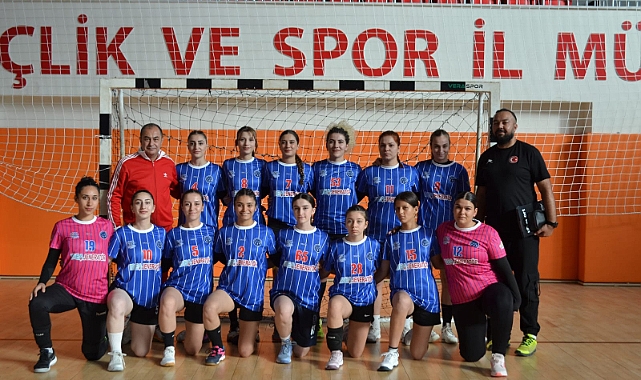 17 Çanakkale Spor Kadın Hentbol Takımı, sezon açılışında göz doldurdu