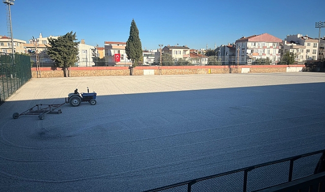 18 Mart Sentetik Futbol Sahası’nı yenileniyor