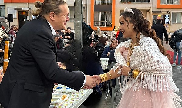 Başkan Öztürk kına merasimine katıldı