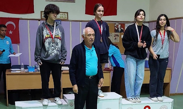 Bostanlıspor Masa Tenisi Takımı, Cumhuriyet Kupası'nda iki madalya kazandı
