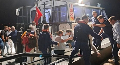 Bozcaada feribotu arızalandı
