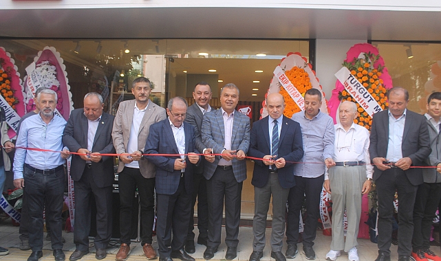 Çan’da Kupa Genç Odası mobilya mağazası açıldı