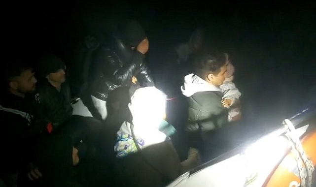 Çanakkale açıklarında 14 düzensiz göçmen kurtarıldı