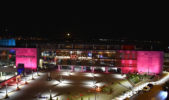 Çanakkale Belediyesi pembeye büründü