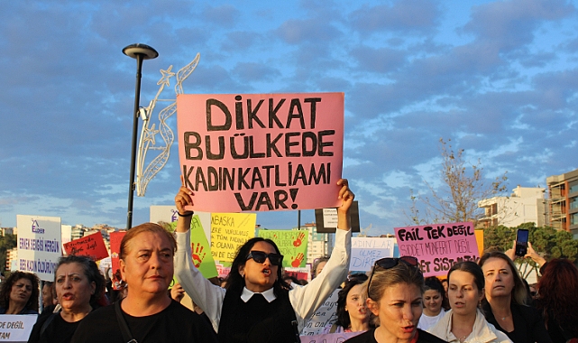 Çanakkale’de kadınlar kadın cinayetlerine karşı yürüdü