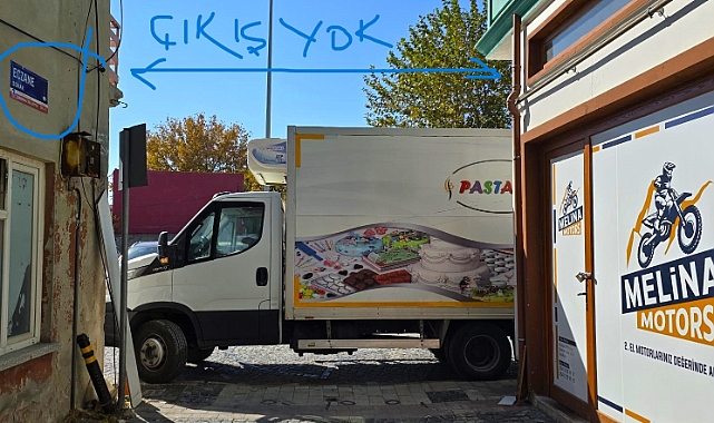 Eczane Sokak sakinleri Belediye'den çözüm bekliyor