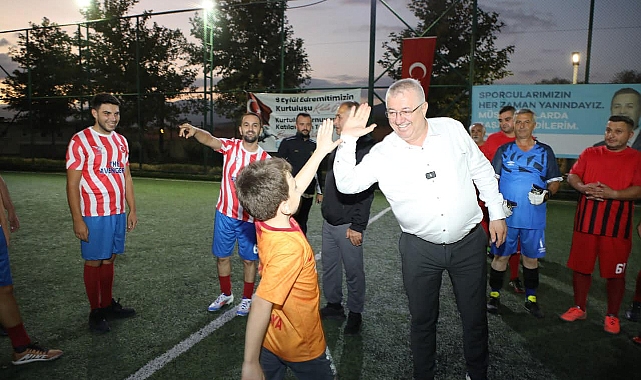 Edremit Belediyesi Cumhuriyet Kupası Halı Saha Futbol Turnuvası başladı