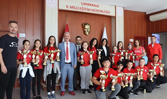 Ezine Gazi Ortaokulu'ndan Türkiye rekoru