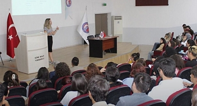 Ezine MYO’da kariyer planlama sunumu