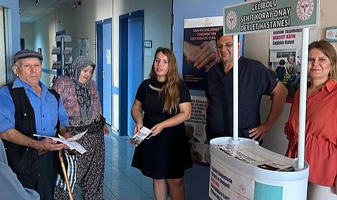 Gelibolu'da Yaşlılar Haftası kapsamında stant kuruldu