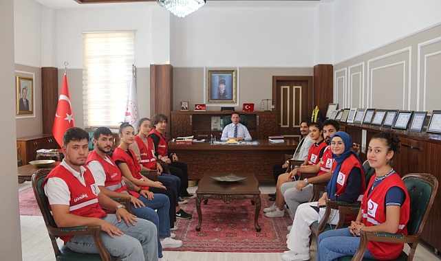 Genç Kızılay ekibinden Kaymakam Kayabaşı'ya ziyaret