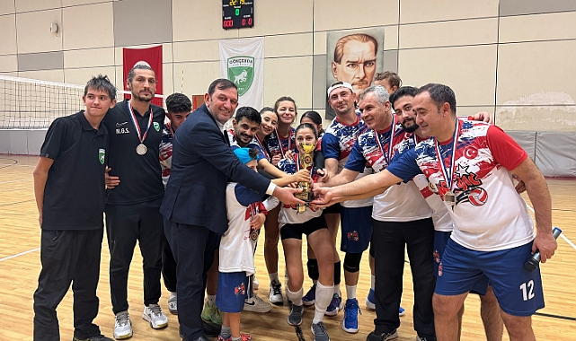 Gökçeada'da Cumhuriyet Kupası Voleybol Turnuvası