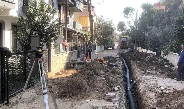 Küçükkuyu'da temizlik ve altyapı çalışmaları hız kesmeden devam ediyor
