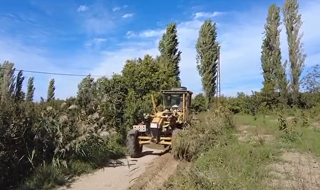Lapseki'de tarla yolları düzenleniyor