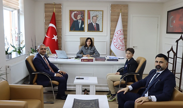 Müdür Hayta, başarılı öğrenci Ataberk Güner'i ağırladı
