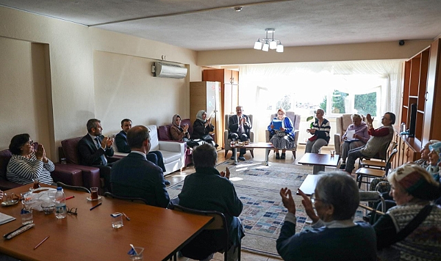 Toraman çifti huzurevi ve çocuk evlerini ziyaret etti