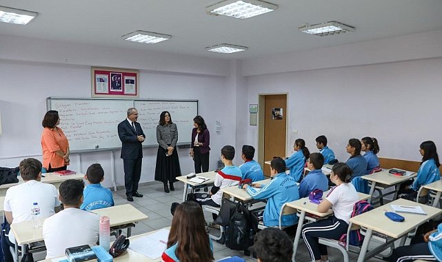 Vali Doç. Dr. Ömer Toraman'dan Turgut Reis Ortaokulu'na ziyaret