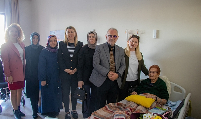 AK Parti Çanakkale İl Başkanlığı'ndan huzurevine anlamlı ziyaret