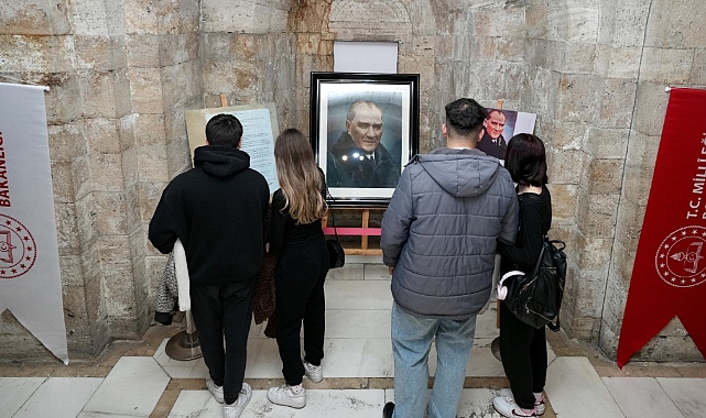 Anıtkabir’de "Orijinal Atatürk Portresi Sergisi" ziyarete açıldı