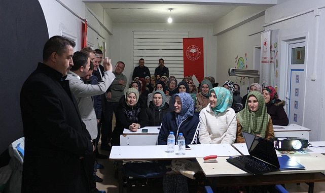 Biga Kaymakamı Kayabaşı, Örtülüce Köyü’nde kursiyerlerle bir araya geldi
