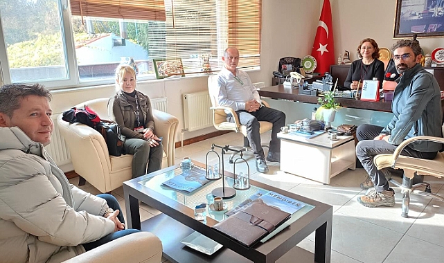 Bozcaada Belediyesi’nde sokak hayvanları için iş birliği görüşmesi