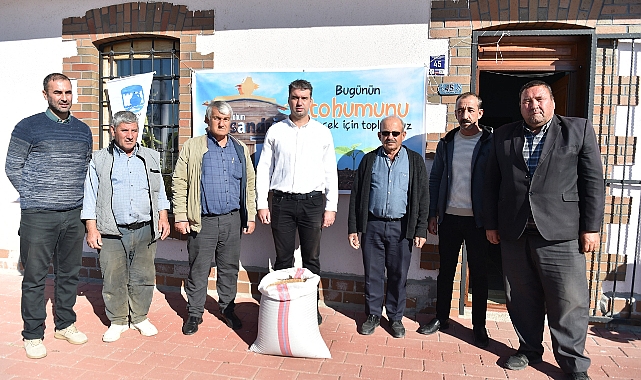 Çanakkale Belediyesi, üreticilere 7 ton atalık buğday tohumu dağıttı