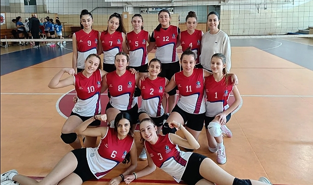 Çanakkale Koleji Yıldız Kız Voleybol Takımı sezona galibiyetle başladı
