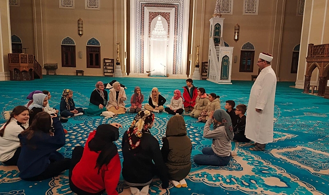 ÇEDES projesi kapsamında öğrenciler sabah namazında buluştu