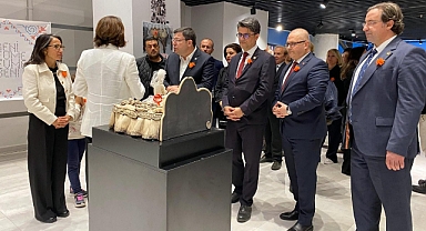 ‘Polyksena & İphigenia’ Disiplinlerarası karma sergisi Çanakkale’de açıldı