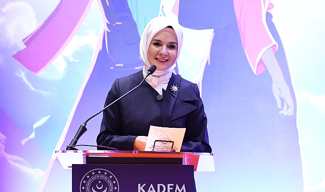 Bakan Göktaş, "Geleceğe İşbaşı" mezuniyet töreninde genç kızlara umut verdi