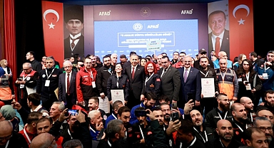 Bakan Yerlikaya, 5 Aralık Dünya Gönüllüler Günü sertifika teslim töreninde