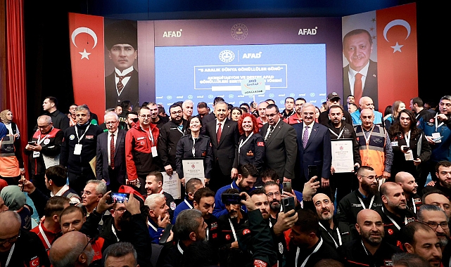 Bakan Yerlikaya, 5 Aralık Dünya Gönüllüler Günü sertifika teslim töreninde