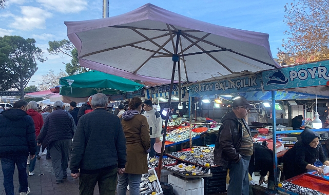 Çanakkale Cuma Pazarı’nda balık yoğunluğu