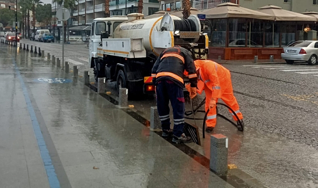 Çanakkale’de sağanak yağışlara karşı belediye ekipleri sahada