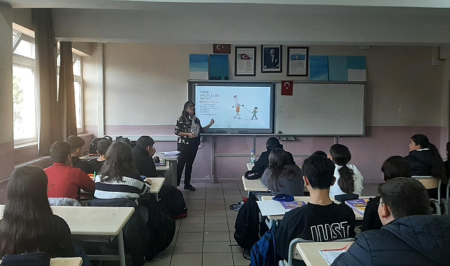 Gazi Ortaokulunda "Sağlıklı Yaşa, Bağımlı Olma" konulu eğitim