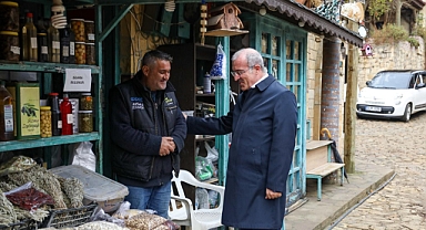 Vali Toraman, Ayvacık'ta esnafı ziyaret etti