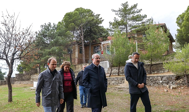 Vali Toraman ve eşi Neşe Toraman, Eğitim Tarihi Müzesini ziyaret etti