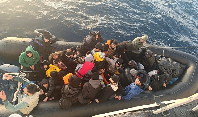 Ayvacık açıklarında 22 düzensiz göçmen yakalandı
