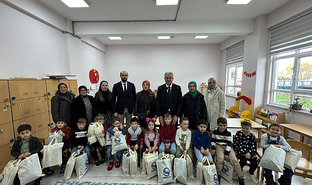 Başkan Ahmet Elbi, Karabiga’da öğrencilerin karne heyecanını paylaştı