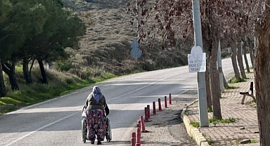 Bozcaada'da sağlık hizmetlerine ulaşmak için her gün 1 km yol gidiyor!