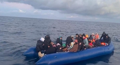 Çanakkale açıklarında 22 göçmen ve 24 çocuk kurtarıldı