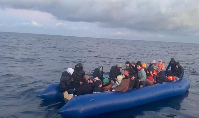 Çanakkale açıklarında 22 göçmen ve 24 çocuk kurtarıldı