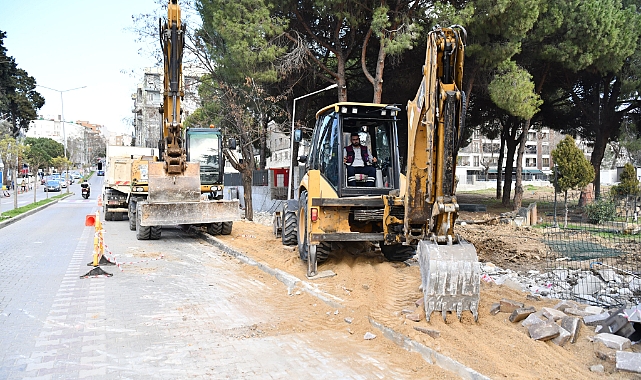Çanakkale’de İnönü Caddesi’nde üstyapı yenileme çalışmaları sürüyor