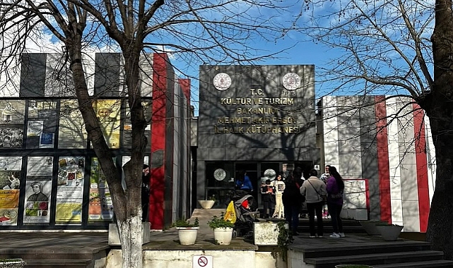Çanakkale İl Halk Kütüphanesi ziyaretçilerine zengin hizmetler sunuyor